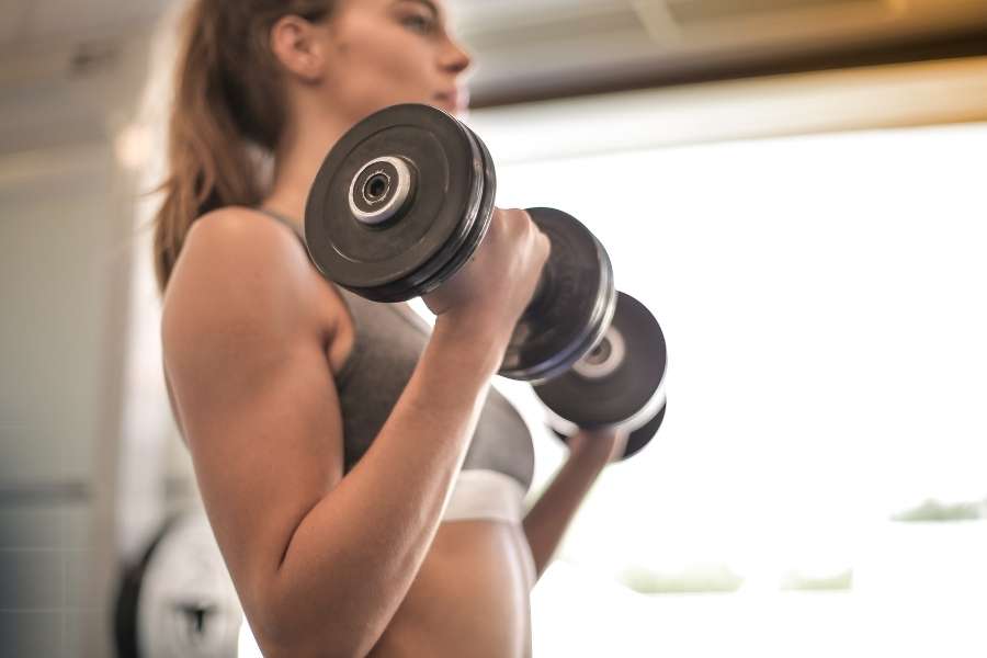 Image of a woman doing dumbbell bicep curls