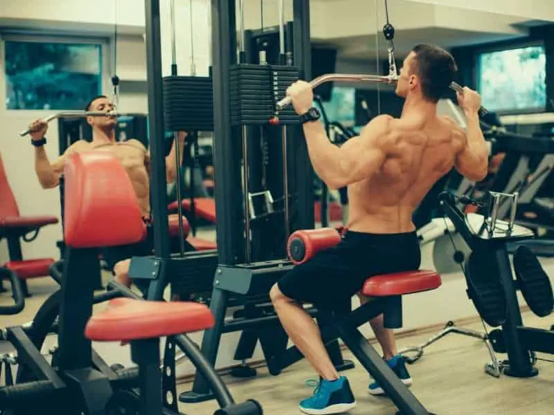 Image of a man doing a lat-pulldown